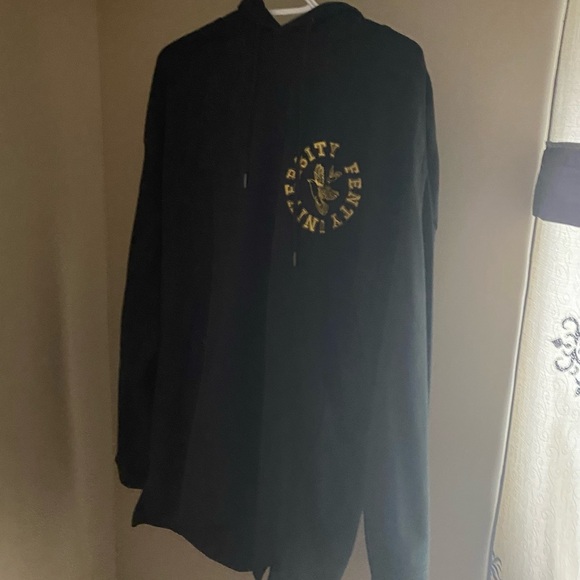 Rihanna Fenty - Picture 3 of 3